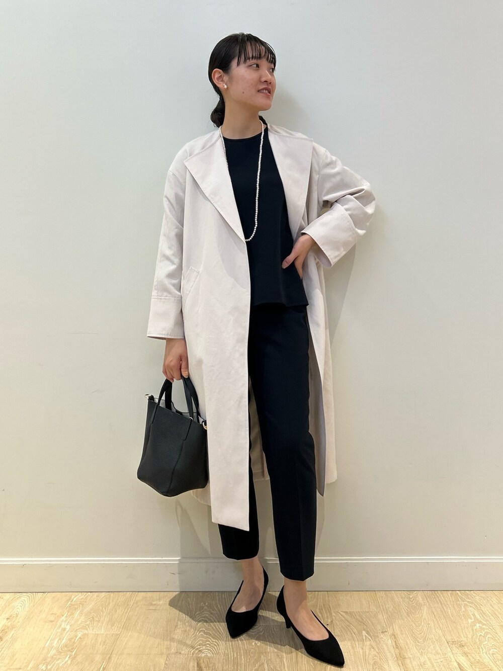 「NOLLEY'S、アウター、春コート、セレモニー、ネイビー、セットアップ、ハレの日、キレイめ、オフィススタイル、お仕事コーデ、高身長女子、高身長コーデ」｜「NOLLEY’Sのレザートートバッグ（トートバッグ、ブラック系）」を使った、fukudaさん（レディース・170cm）の冬コーディネートの1枚目の写真