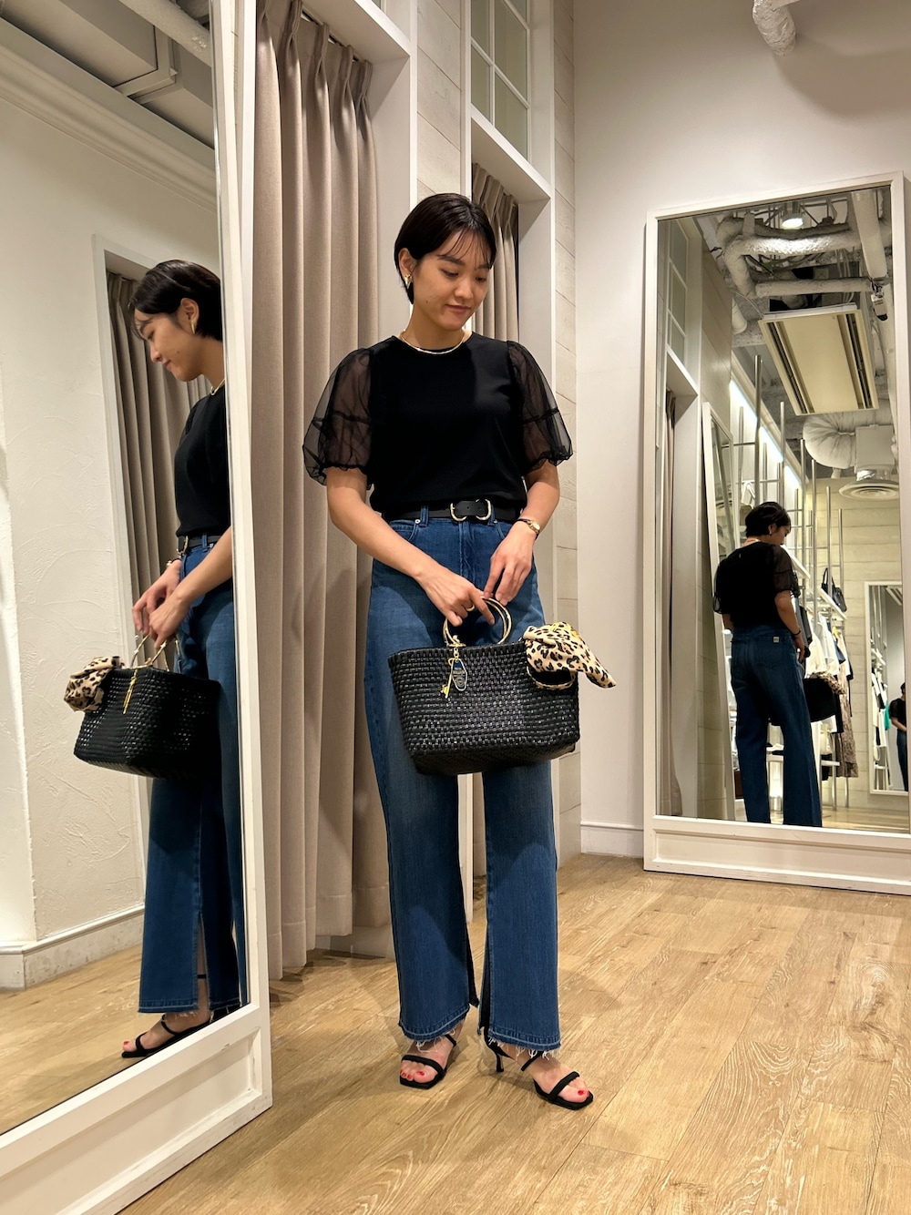 「チュール、バルーンスリーブ、デニム、デニムコーデ、かごバッグ、オトナカワイイ、大人かわいい、レオパード、NOLLEY'S、高身長女子、高身長コーデ、ショートヘア」｜「NOLLEY’SのNOLLEYS HOTEL KEY CHARM（チャーム、ブルー系）」を使った、fukudaさん（レディース・170cm）の夏コーディネートの1枚目の写真
