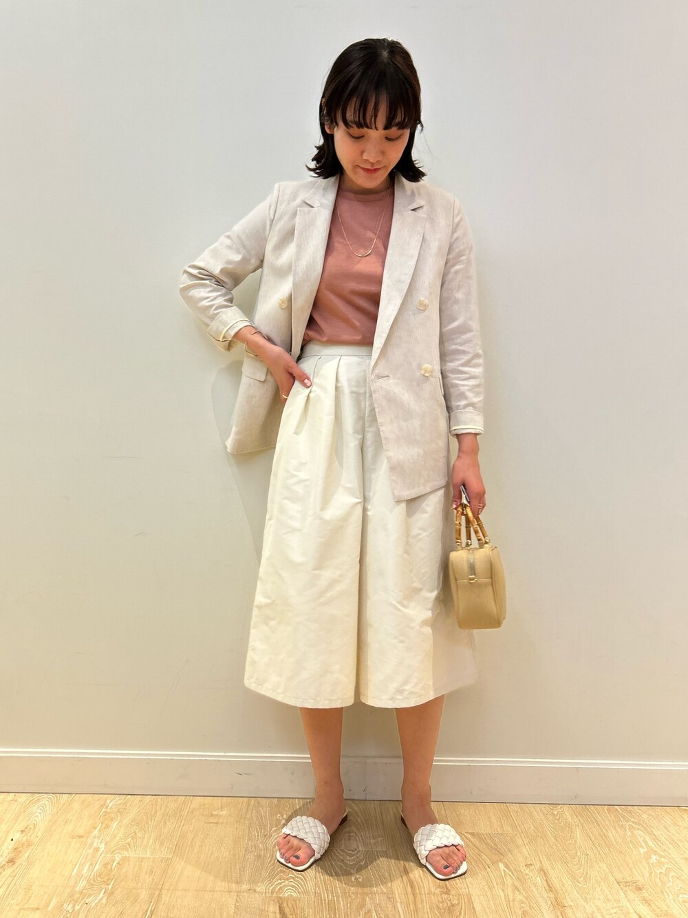 「NOLLEY'S、キュロット、きれいめカジュアル、春コーデ、春夏コーデ、ジャケット、ジャケットスタイル、ホワイトコーデ、ベージュコーデ、高身長女子、高身長コーデ」｜「NOLLEY’Sのタフタキュロット（その他パンツ、ホワイト系）」を使った、fukudaさん（レディース・170cm）の春コーディネートの1枚目の写真