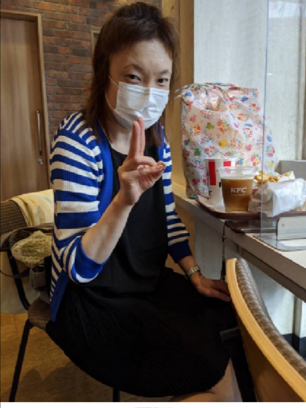 「秋冬コーデ」｜「CLEARIMPRESSION のクルーネックニットカーディガン《SolistHeat(R)》（カーディガン/ボレロ、ブルー系）」を使った、（相互）さやかさん（レディース・150cm）の秋コーディネートの1枚目の写真