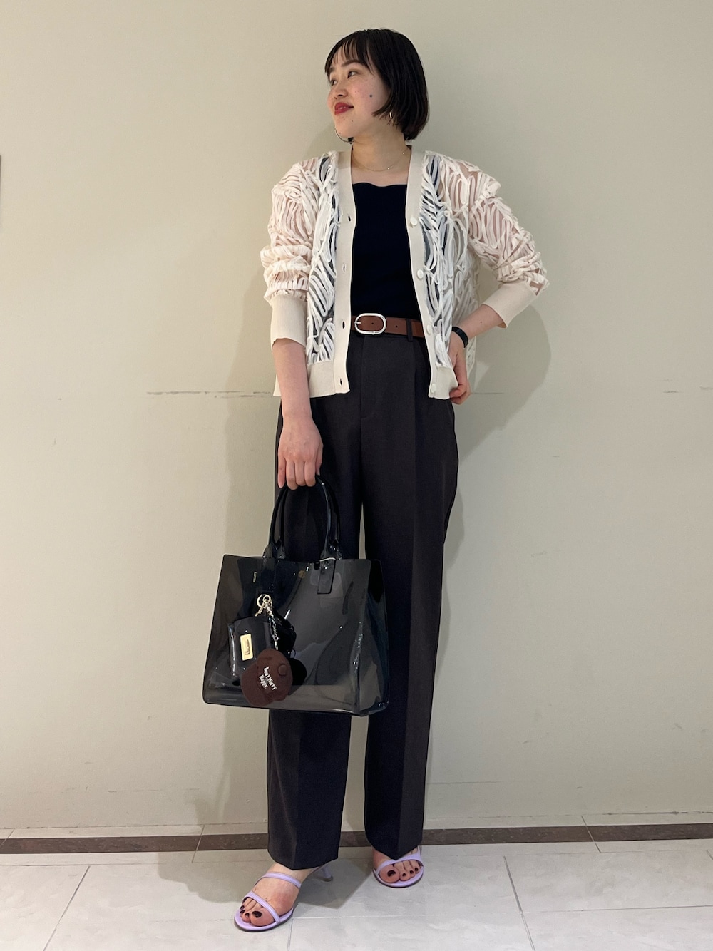 「NOLLEY'S、ノーリーズ、カーディガン、タンクトップ、ワイドパンツ、ベルト、シアー、お出かけコーデ、きれいめカジュアル、レイヤードスタイル、オトナ女子、初夏コーデ、高身長女子、おしゃれさんと繋がりたい、ootd」｜「NOLLEY’Sの【PR林☆別注カラーあり】ウォッシャブルツイルストレッチ愛されワイドパンツ（その他パンツ、ブラウン系）」を使った、SAYAKAさん（レディース・163cm）の春コーディネートの1枚目の写真