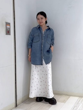 「LOWRYS FARM（ローリーズファーム）のストレッチサテンスカート　 290120（スカート、ホワイト系）」を使った、たのさん（レディース・148cm）の秋コーディネート