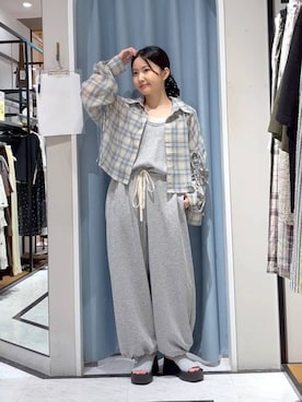 「LOWRYS FARM（ローリーズファーム）のカンドウフィットＫｎｉｔサンダル 637889（サンダル、シルバー系）」を使った、たのさん（レディース・148cm）の春コーディネート
