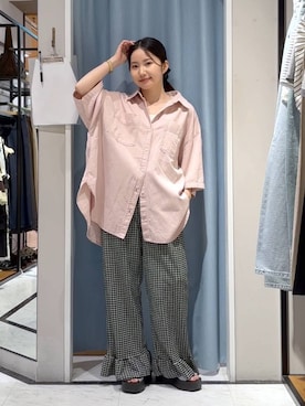 「LOWRYS FARM（ローリーズファーム）のカンドウフィットＫｎｉｔサンダル 637889（サンダル、シルバー系）」を使った、たのさん（レディース・148cm）の夏コーディネート