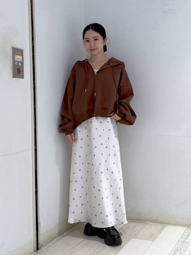 「LOWRYS FARM（ローリーズファーム）のストレッチサテンスカート　 290120（スカート、ホワイト系）」を使った、たのさん（レディース・148cm）の秋コーディネート
