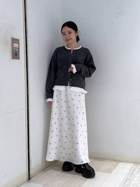 「LOWRYS FARM（ローリーズファーム）のストレッチサテンスカート　 290120（スカート、ホワイト系）」を使った、たのさん（レディース・148cm）の秋コーディネート