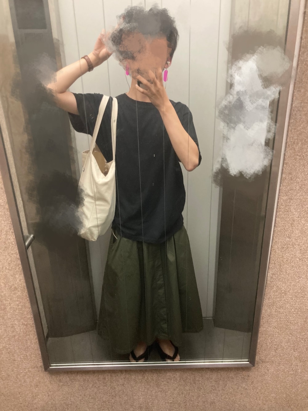 「廣井きくり、概念コーデ、オタク、オタクコーデ、夏コーデ、夏だ！Tシャツ着よう！、スカート男子、大学生、大学生コーデ」｜「Kuu:の¥おさがり (普通洗い)（スカート、グリーン系）」を使った、朧気ながらなっつさん（メンズ・179cm）の夏コーディネートの1枚目の写真