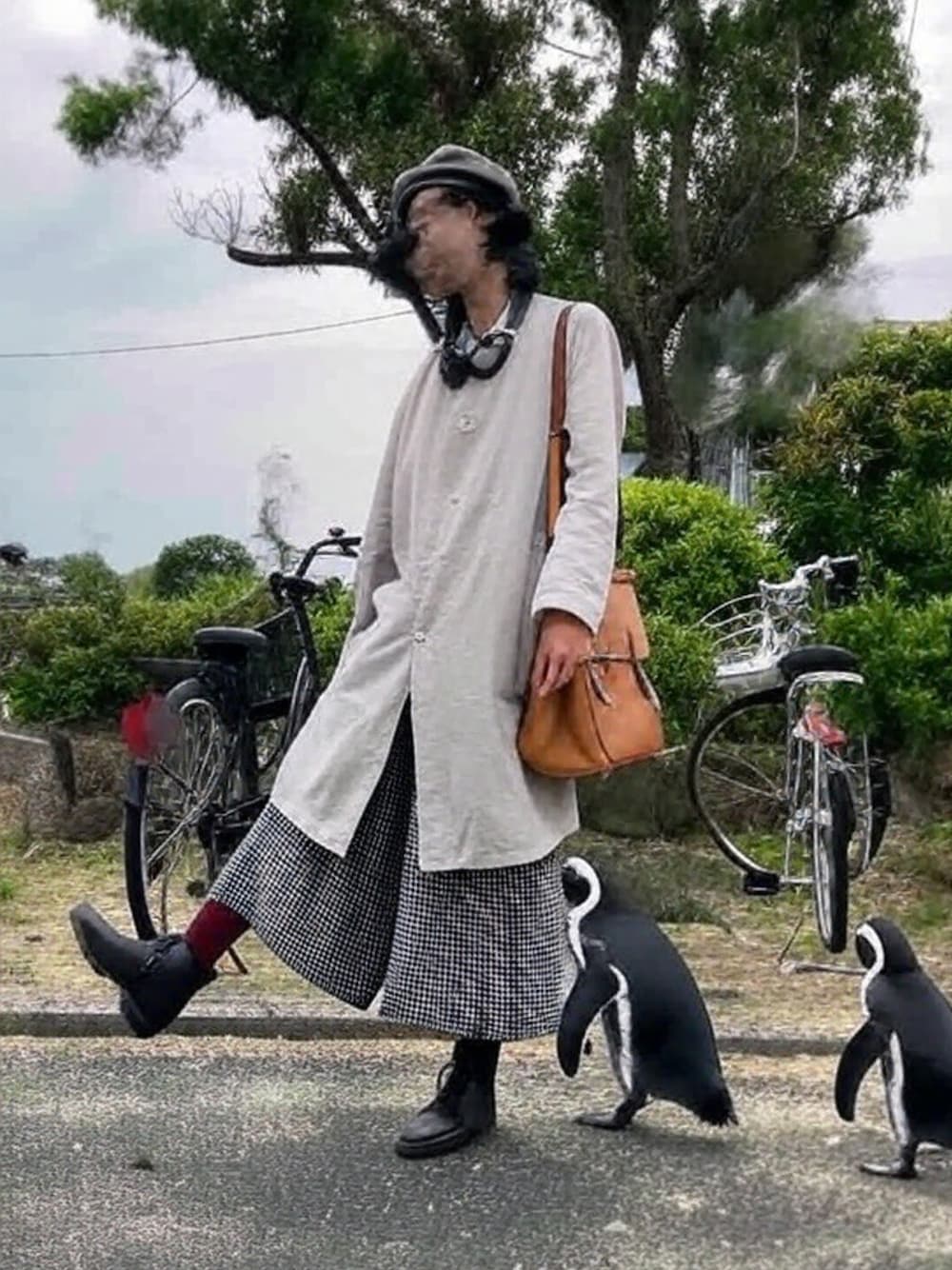 「Samansa Mos2の¥440（ハンチング/ベレー帽、グレー系）」を使った、朧気ながらなっつさん（メンズ・179cm）の春コーディネートの1枚目の写真