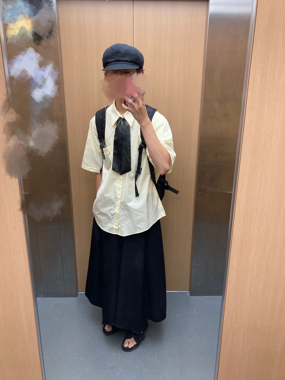 「夏コーデ、キャスケット、ダテメガネ、リボン、シャツスタイル、リュック、ハカマパンツ、サンダル、オタク、大学生、大学生コーデ」｜「usedの¥440（キャスケット、ブラック系）」を使った、朧気ながらなっつさん（メンズ・179cm）の夏コーディネートの1枚目の写真