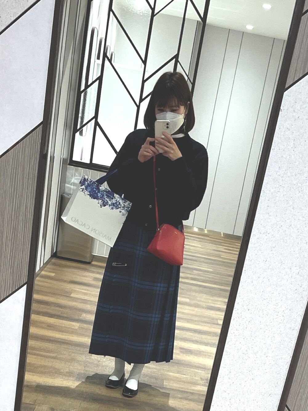 「冬コーデ、オニールオブダブリン、スカートコーデ、カーディガン、フルラ、furla、Bshop、ダントン、Danton、ロンクスカート、標準身長、チェックスカート」｜「O'NEIL of DUBLINのO'NEIL OF DUBLIN オニールオブダブリン ウーステッドウール100％ ロング 83cm Wワイドベルト（スカート、ブルー系）」を使った、kata9ri5さん（レディース・159cm）の秋コーディネートの1枚目の写真