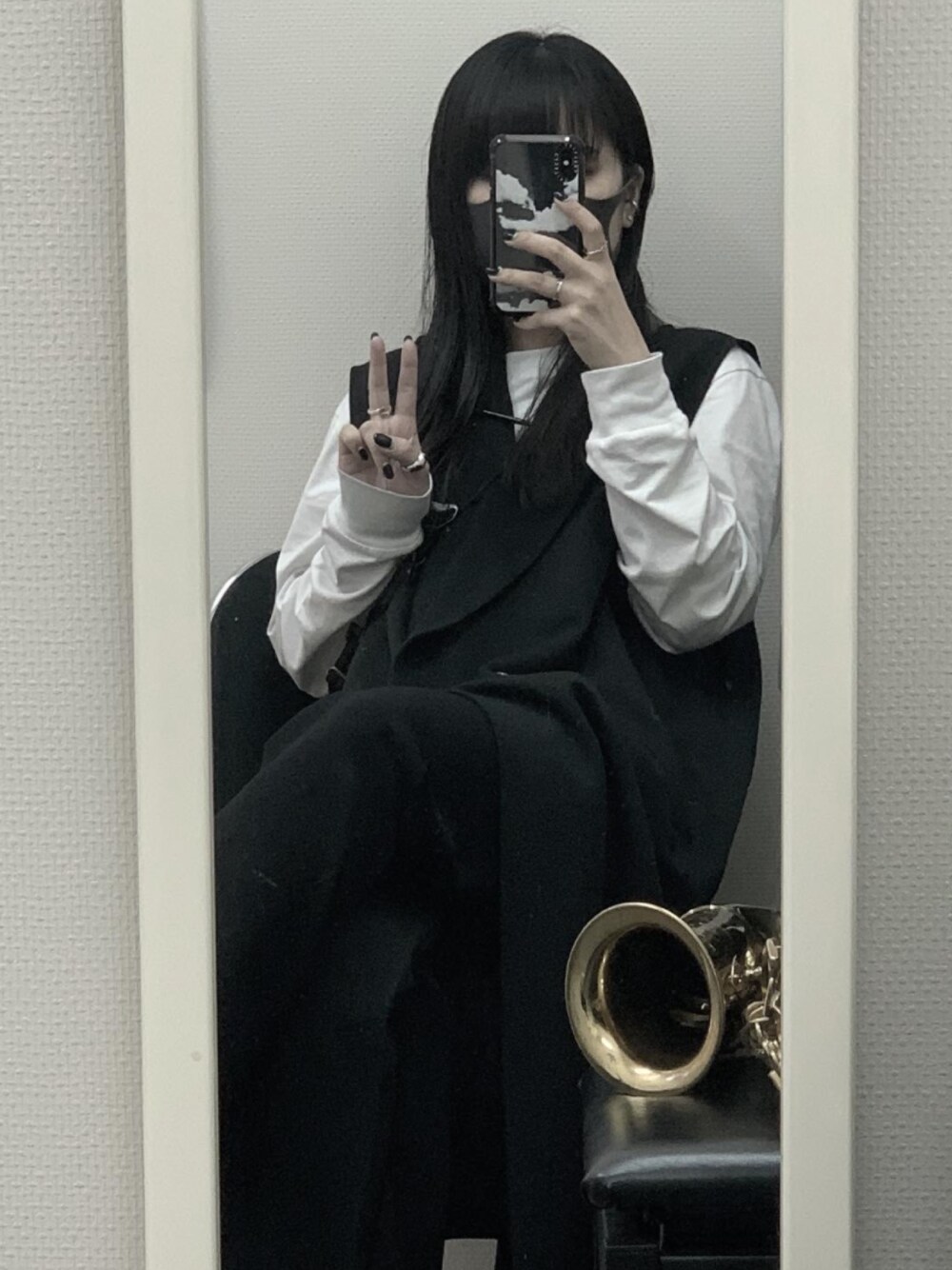 「モノトーン、モノトーンコーデ、ジレ、ブラックコーデ、ユニクロ、UNIQLO、ロンT、モード、JEANASiS」｜「JEANASISのテーラーロングベスト/895467（ベスト、ブラック系）」を使った、ふくくんさん（レディース・154cm）の秋コーディネートの1枚目の写真