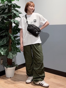 「CAMP7（キャンプセブン）の「CAMP7」バックロゴプリントTシャツ（Tシャツ/カットソー、ホワイト系）」を使った、かわもっちゃんさん（レディース・158cm）の夏コーディネート