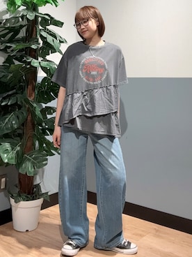 「Right-on（ライトオン）のピグメント加工切替ロゴTシャツ（Tシャツ/カットソー、グレー系）」を使った、かわもっちゃんさん（レディース）の春コーディネート