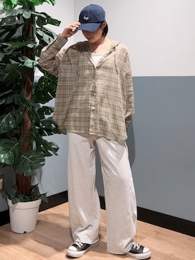 「Right-on（ライトオン）のHONEYSUCKLE ROSE(ハニーサックルローズ)シアーチェックフードシャツ（シャツ/ブラウス、ホワイト系）」を使った、かわもっちゃんさん（レディース）の春コーディネート