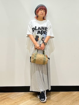 「Right-on（ライトオン）の《Right-on別注》ムービープリントTシャツ（Tシャツ/カットソー、グレー系）」を使った、ミーさん（レディース）の夏コーディネート