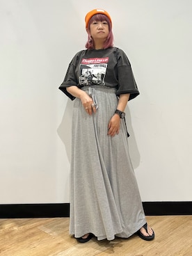 「Right-on（ライトオン）のHONEYSUCKLE ROSE(ハニーサックルローズ)カットフレアスカート（スカート、グレー系）」を使った、ミーさん（レディース）の夏コーディネート