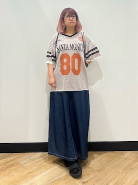 「Refurbish（リファービッシュ）のサマーニットTシャツ（ニット/セーター、グレー系）」を使った、ミーさん（レディース）の夏コーディネート