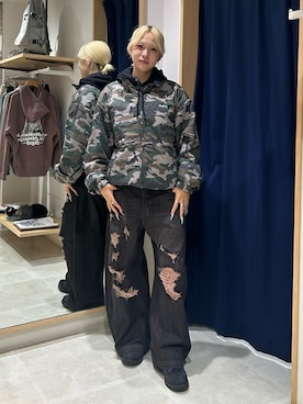 「X-girl（エックスガール）のDISTRESSED BAGGY DENIM PANTS（デニムパンツ、ブラック系）」を使った、おとかさん（レディース・163cm）の秋コーディネート