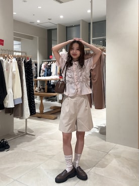 「mystic（ミスティック）の《＠___s_m17 セレクト/IVO》【WEB限定NVY/新色PNK】 シャーリングシェイプシャツ（シャツ/ブラウス、ピンク系）」を使った、田村怜奈さん（レディース・154cm）の夏コーディネート