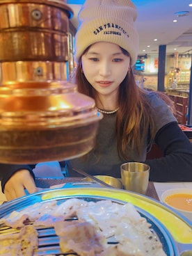 「Brandy Melville（ブランディメルビル）のアイテム（Tシャツ/カットソー、グレー系）」を使った、xyoukaさん（レディース・160cm）の秋コーディネート