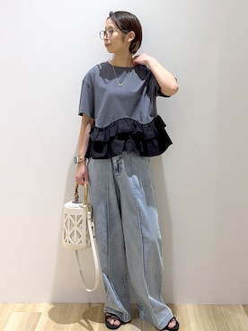 「OPAQUE.CLIP（オペークドットクリップ）の裾フリルドッキングTシャツ【洗濯機OK】（Tシャツ/カットソー、グレー系）」を使った、えりさん（レディース・156cm）の春コーディネート