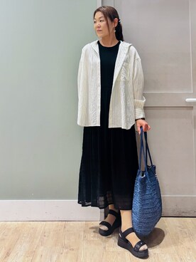 「grove（グローブ）の【貴島明日香さん着用/洗える】大人のストライプ フーディシャツ（シャツ/ブラウス、ベージュ系）」を使った、Komi☆さん（レディース・159cm）の春コーディネート