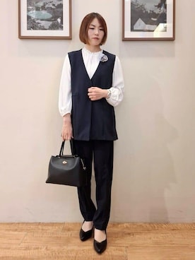 「SHOO・LA・RUE（シューラルー）の【洗濯機可/セットアップ可/S-3L】きちんと楽に。カットジョーゼット ペプラムジレ（ベスト、ブルー系）」を使った、まあるさん（レディース・158cm）の冬コーディネート