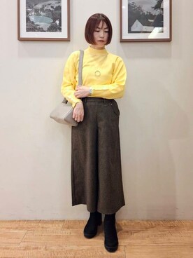 「SHOO・LA・RUE（シューラルー）の【洗濯機可/吸湿発熱】チクチクしにくいもちもちハイネックニット（ニット/セーター、イエロー系）」を使った、まあるさん（レディース・158cm）の冬コーディネート