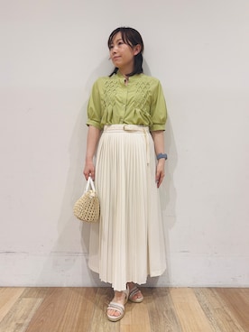 「grove（グローブ）の【貴島明日香さん着用/体型カバー】ON・OFF使えるスモッキングタックブラウス（シャツ/ブラウス、グリーン系）」を使った、miさん（レディース・151cm）の春コーディネート