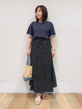 「grove（グローブ）の【シリーズ累計36万枚！名品ニット】やわらかドライタッチ スカラップスリーブニット（ニット/セーター、グレー系）」を使った、miさん（レディース・151cm）の春コーディネート