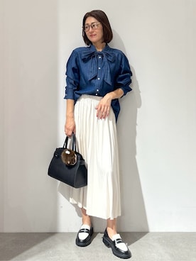 「アイテム（チャーム、ブラウン系）」を使った、NAKAさん（レディース・161cm）の秋コーディネート
