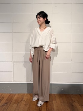 「Jena espace merveilleux（ジェナ　エスパスメルヴェイユ）の【SNSで話題】【高レビュー多数！】【2サイズ展開/体型問わず美脚見え】トロミイージーパンツ（その他パンツ、ベージュ系）」を使った、jnmizukiさん（レディース・158cm）の夏コーディネート