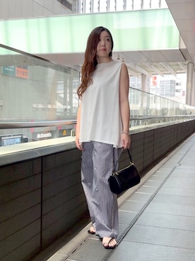 「LOUNGEDRESS（ラウンジドレス）の《オンオフ着られる/二の腕カバー》肩タックシルケットノースリ（Tシャツ/カットソー、ホワイト系）」を使った、ひごさんさん（レディース・158cm）の夏コーディネート