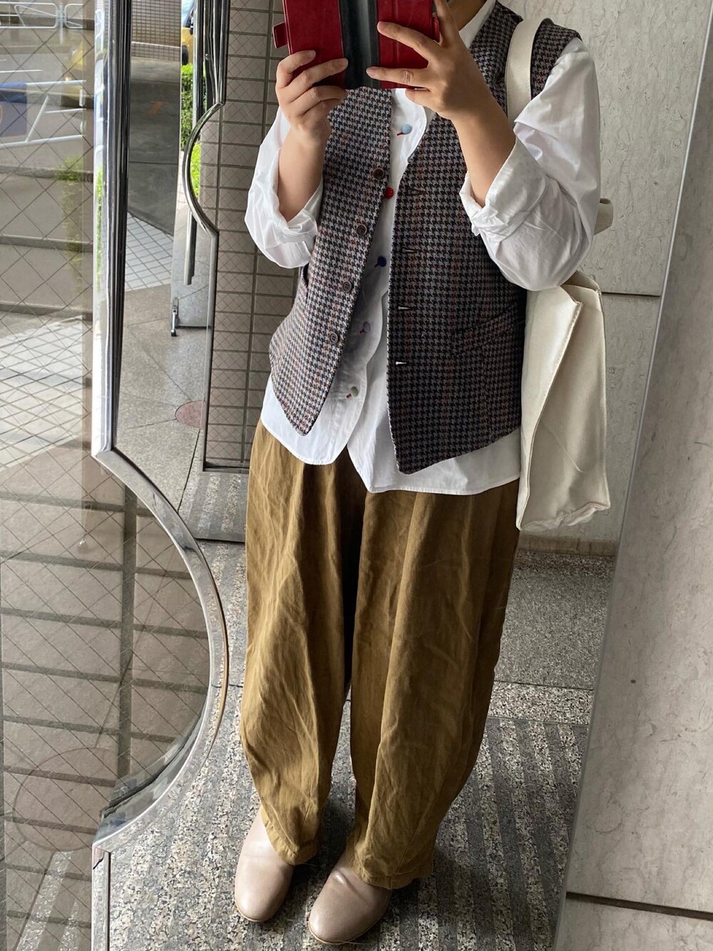 「Sunny cloudsのサニークラウズ　ｆｅａｔ．Ｓｈｕｔｔｌｅ　Ｎｏｔｅｓ　ｋａｚｕｍｉのヘリンボーンワイドパンツ＜レディース＞（その他パンツ、ベージュ系）」を使った、ゆうき。さん（レディース・159cm）の秋コーディネートの1枚目の写真
