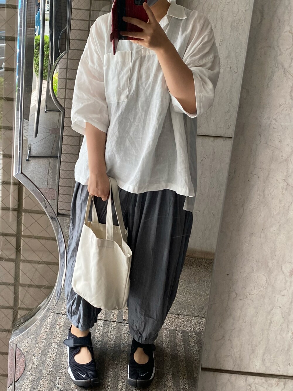 「Sunny cloudsのサニークラウズ　かぶり開衿シャツ（シャツ/ブラウス、ホワイト系）」を使った、ゆうき。さん（レディース・159cm）の秋コーディネートの1枚目の写真
