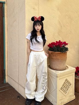「lilful（リルフル）の【26年春夏新作】アソートデザイン クロップドピチT ビジュー ラインストーン スタッズ（Tシャツ/カットソー、ホワイト系）」を使った、pomurrrさん（レディース・155cm）の夏コーディネート