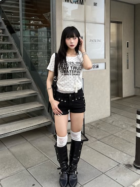 「lilful（リルフル）の【26年春夏新作】ドット柄 レタリングロゴ サイドシャーリングトップス（Tシャツ/カットソー、ホワイト系）」を使った、pomurrrさん（レディース・155cm）の春コーディネート