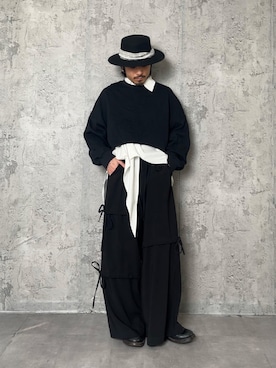 「Ruze（ルゼ）のCutoff short sweat shirt / カットオフ スウェットシャツ（スウェット、ブラック系）」を使った、黒の人さん（メンズ・168cm）の春コーディネート
