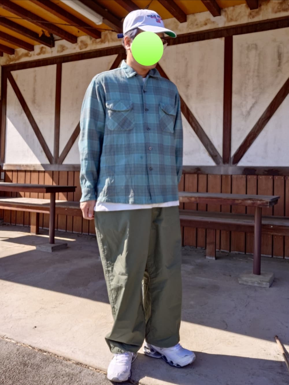 「古着、古着MIX」｜「MIZUNOのMIZUNO WAVE PROPHECY LS（ミズノ ウエーブプロフェシー LS）（スニーカー、ホワイト系）」を使った、ハシタケさん（メンズ・171cm）の春コーディネートの1枚目の写真