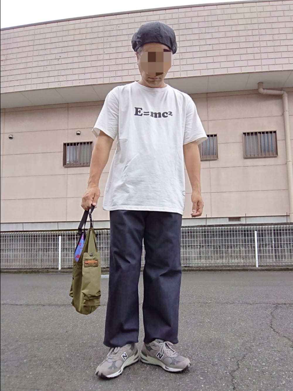 「ベレー帽、ロゴT、デニム、スニーカー、New Balance、991、オーバーサイズ」｜「halo commodityのアイテム（帽子、ベージュ系）」を使った、ハシタケさん（メンズ・171cm）の春コーディネートの1枚目の写真