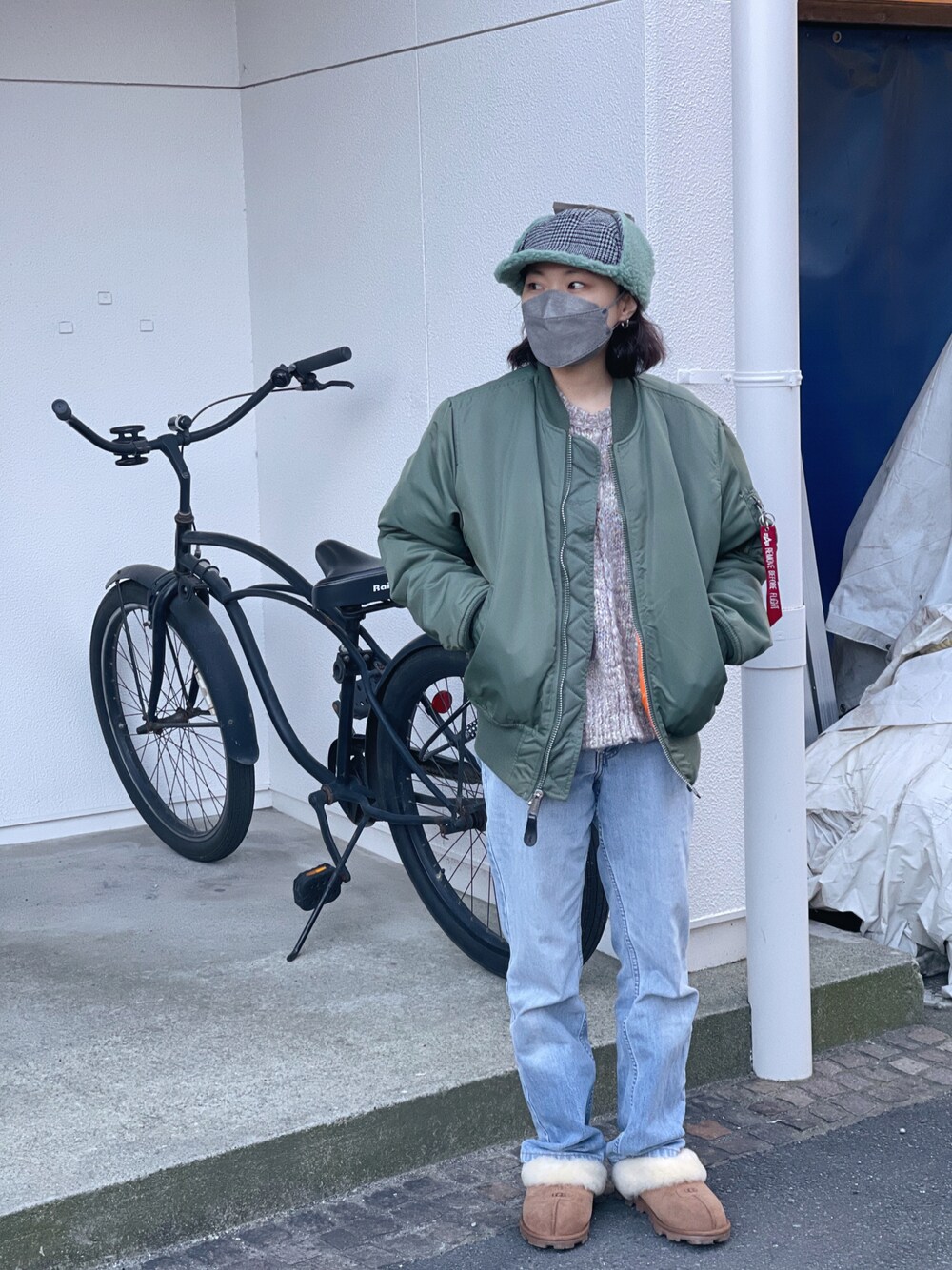 「低身長コーデ、ラクチンコーデ、alpha、MA-1、UGG、ボアキャップ、カオリノモリ、override、ミックスニット」｜「kaorinomoriのカオリノモリ　ボルアスタキャップ（キャップ、ブラック系）」を使った、sayocoさん（レディース・154cm）の冬コーディネートの1枚目の写真