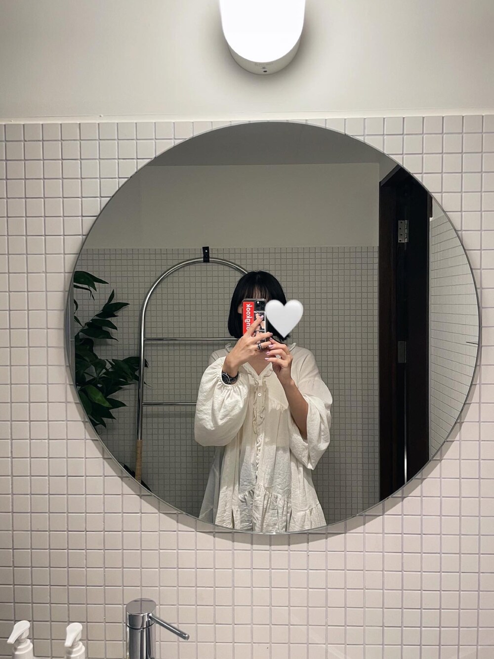 「初秋コーデ、韓国ファッション、mejiwoo、ブラウスワンピース」｜「mejiwooのアイテム（ワンピース/ドレス、ホワイト系）」を使った、sayocoさん（レディース・154cm）の秋コーディネートの1枚目の写真