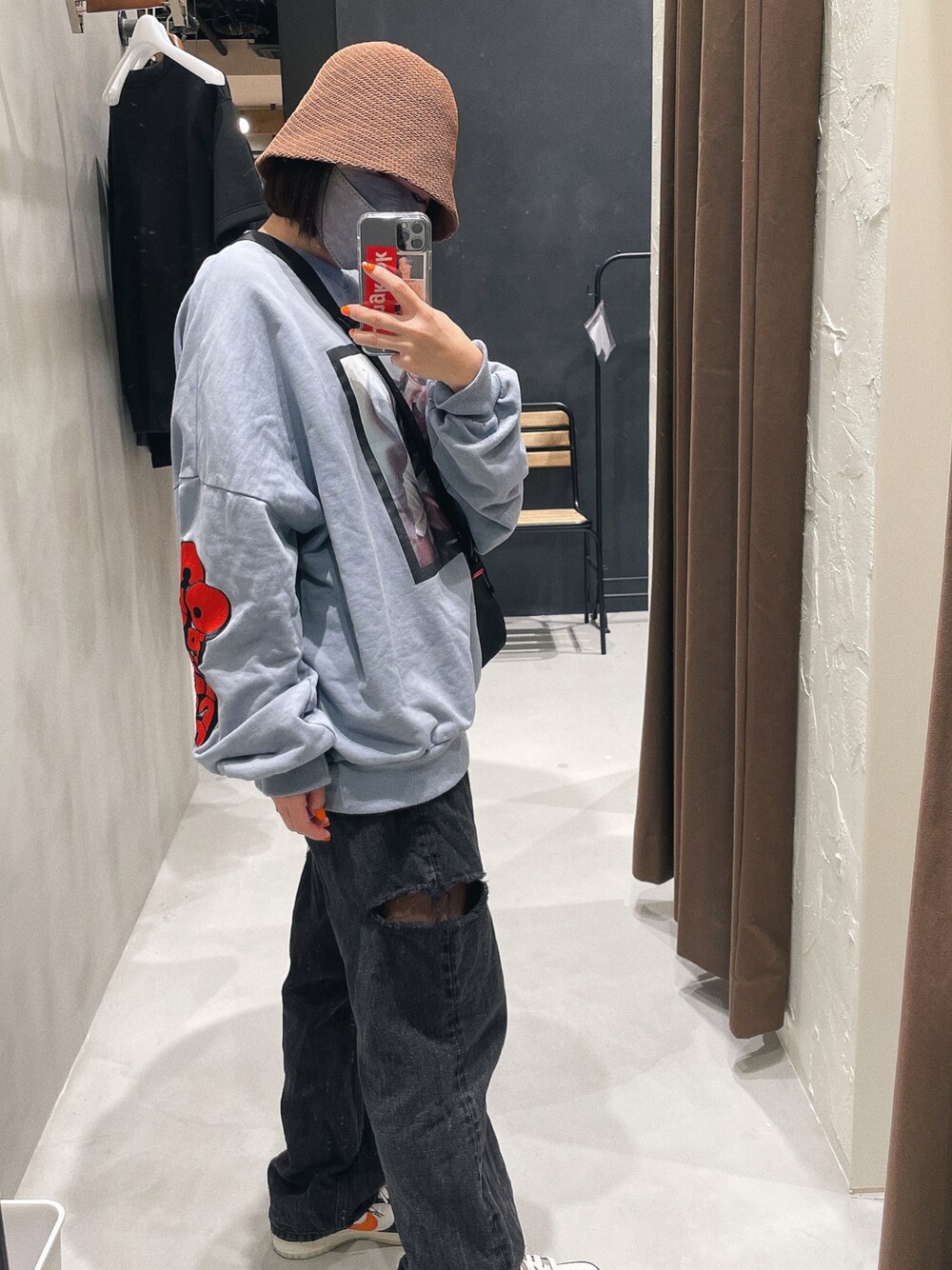 「カジュアルコーデ、メンズライク、ハットコーデ、スウェットコーデ、ダメージデニムパンツ、nike dunk low、nike dunk、jouetie、searoomlynn、Ungrid」｜「Ungridのサーモニット帽（ハット、ブラウン系）」を使った、sayocoさん（レディース・154cm）の春コーディネートの1枚目の写真