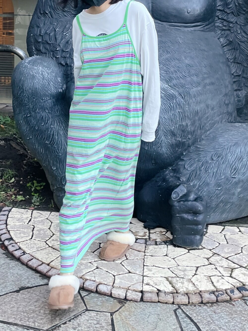 「BEAMS、UGG、stussy、NIKE、ロンT、キャミワンピース、キャミワンピ重ね着、ムートンシューズ」｜「BEAMSのアイテム（ワンピース/ドレス、グリーン系）」を使った、sayocoさん（レディース・154cm）の秋コーディネートの1枚目の写真