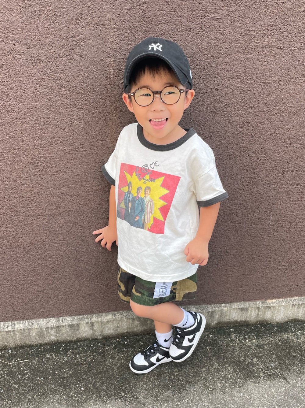 「休日スタイル、カジュアルコーデ、お出かけコーデ、カモフラ、迷彩、NIKE、ナイキ、nike dunk、4歳、キッズコーデ、ハーフパンツ、スニーカー、スニーカー×靴下、ナイキスニーカー、秋服まるっと大公開」｜「NEW ERAのニューエラキッズ キャップ Youth9TWENTY MLB（キャップ、ブラック系）」を使った、KAI☺︎KAIさん（キッズ・90cm）の秋コーディネートの1枚目の写真