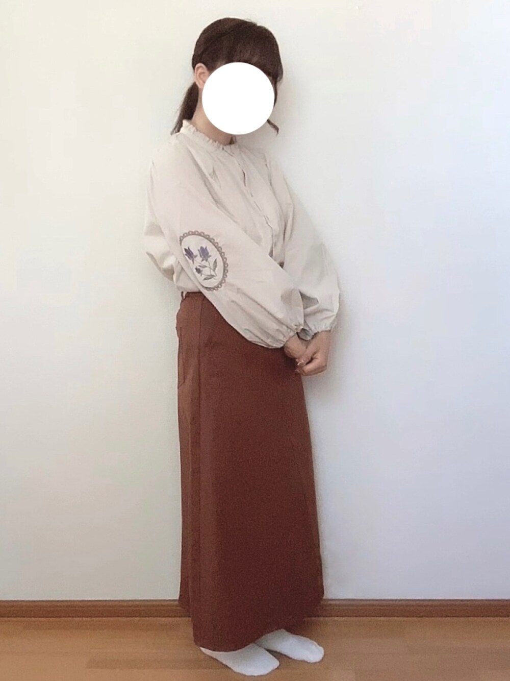 「休日スタイル、秋のコーデ、オトナカジュアル、お洒落さんとつながりたい、ゆるコーデ、いいね、save、フォローお願いします🤑、いいね返し、フォローミー、フォロー返します、相互フォロー」｜「ehka sopoの袖刺繍ブラウス（シャツ/ブラウス、ホワイト系）」を使った、のん。  【相互】◡̈さん（レディース・158cm）の秋コーディネートの1枚目の写真
