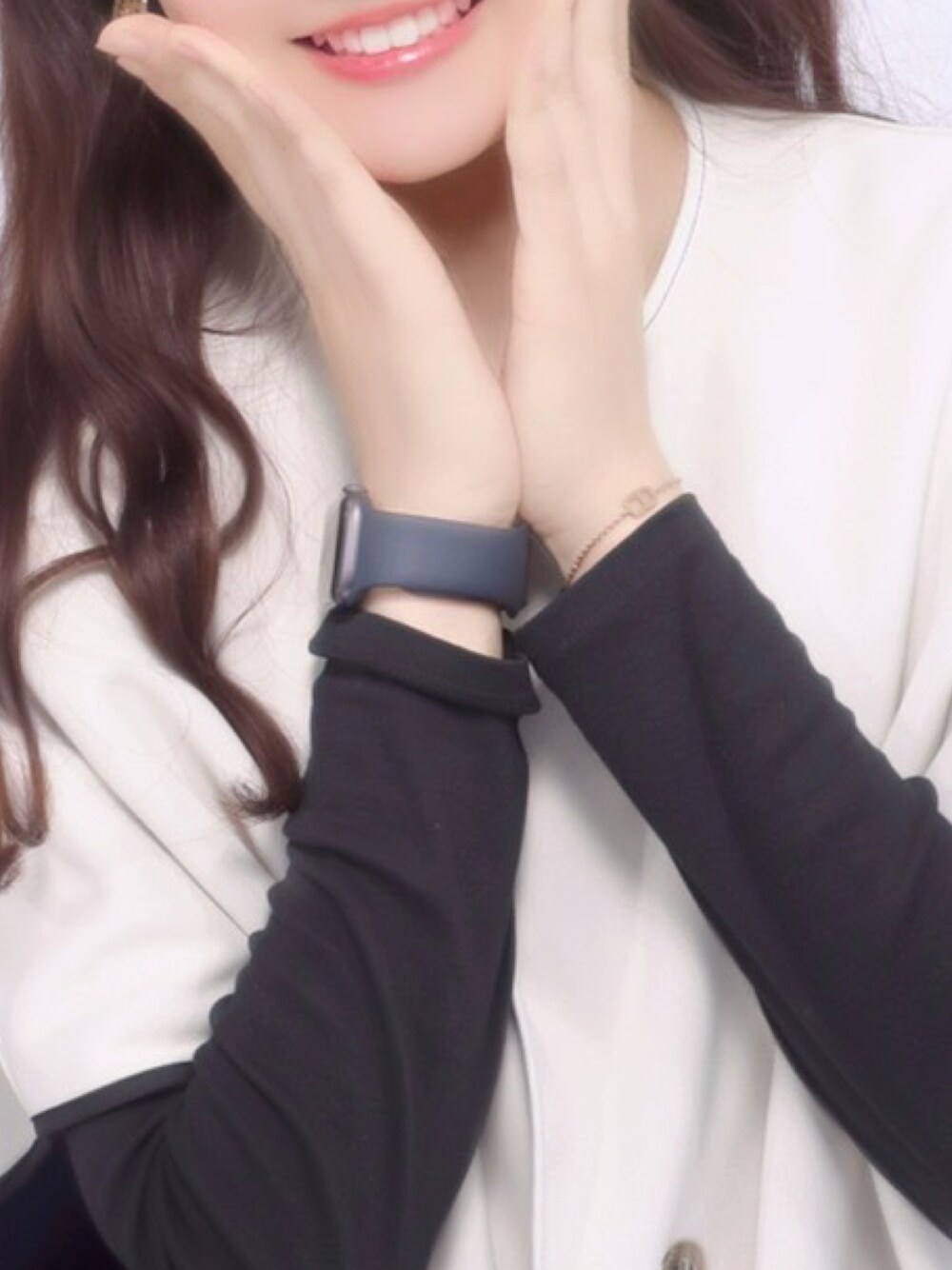 「TOMコーデ、おしゃれさんと繋がりたい」｜「Diorのアイテム（ブレスレット、ゴールド系）」を使った、TOM🌙さん（レディース・170cm）の春コーディネートの1枚目の写真