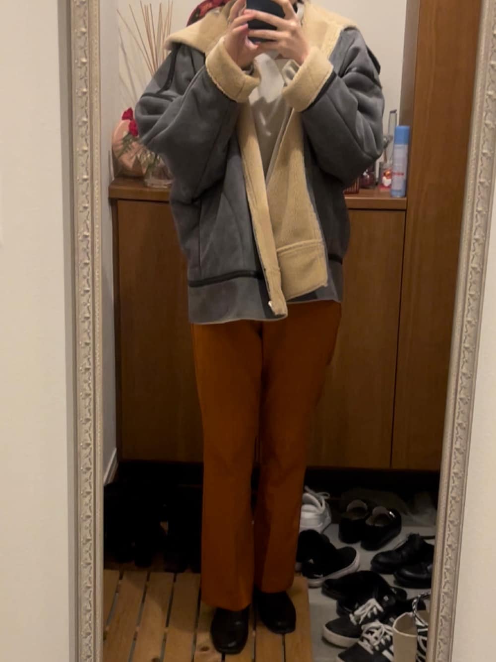 「TOMコーデ、おしゃれさんと繋がりたい、カラーパンツ、オトナカジュアル、冬、カジュアルコーデ、ootd、フーズフーギャラリー(WHO'S WHO gallery)、ニット」｜「WHO'S WHO galleryのフレアープレススラックス（スラックス、オレンジ系）」を使った、TOM🌙さん（レディース・170cm）の冬コーディネートの1枚目の写真