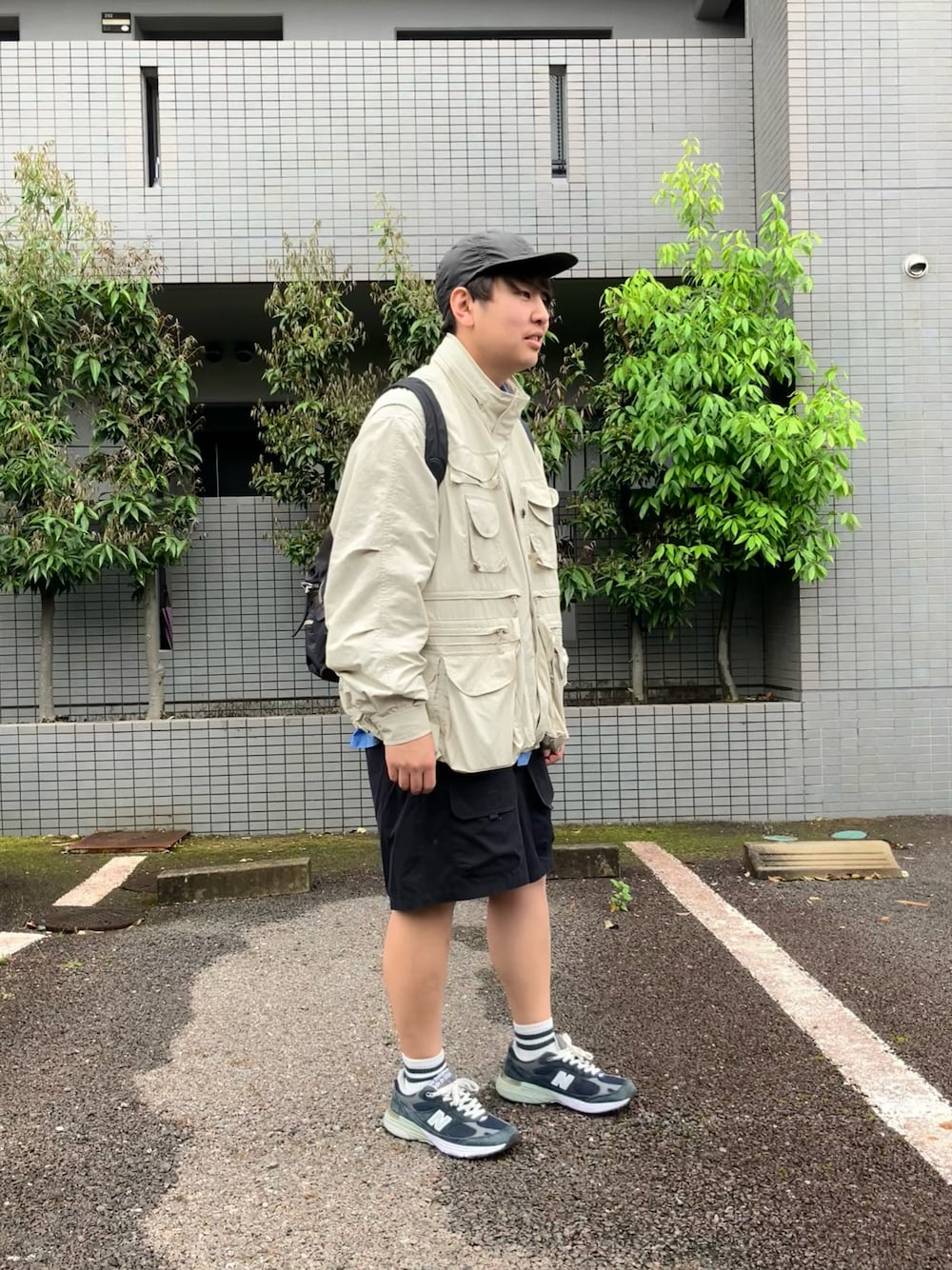 「最近のいい感じコーデ、テックウェア、休日コーデ、春ファッション」｜「NEW BALANCEのアイテム（スニーカー、ブルー系）」を使った、キノさん（メンズ・174cm）の春コーディネートの1枚目の写真