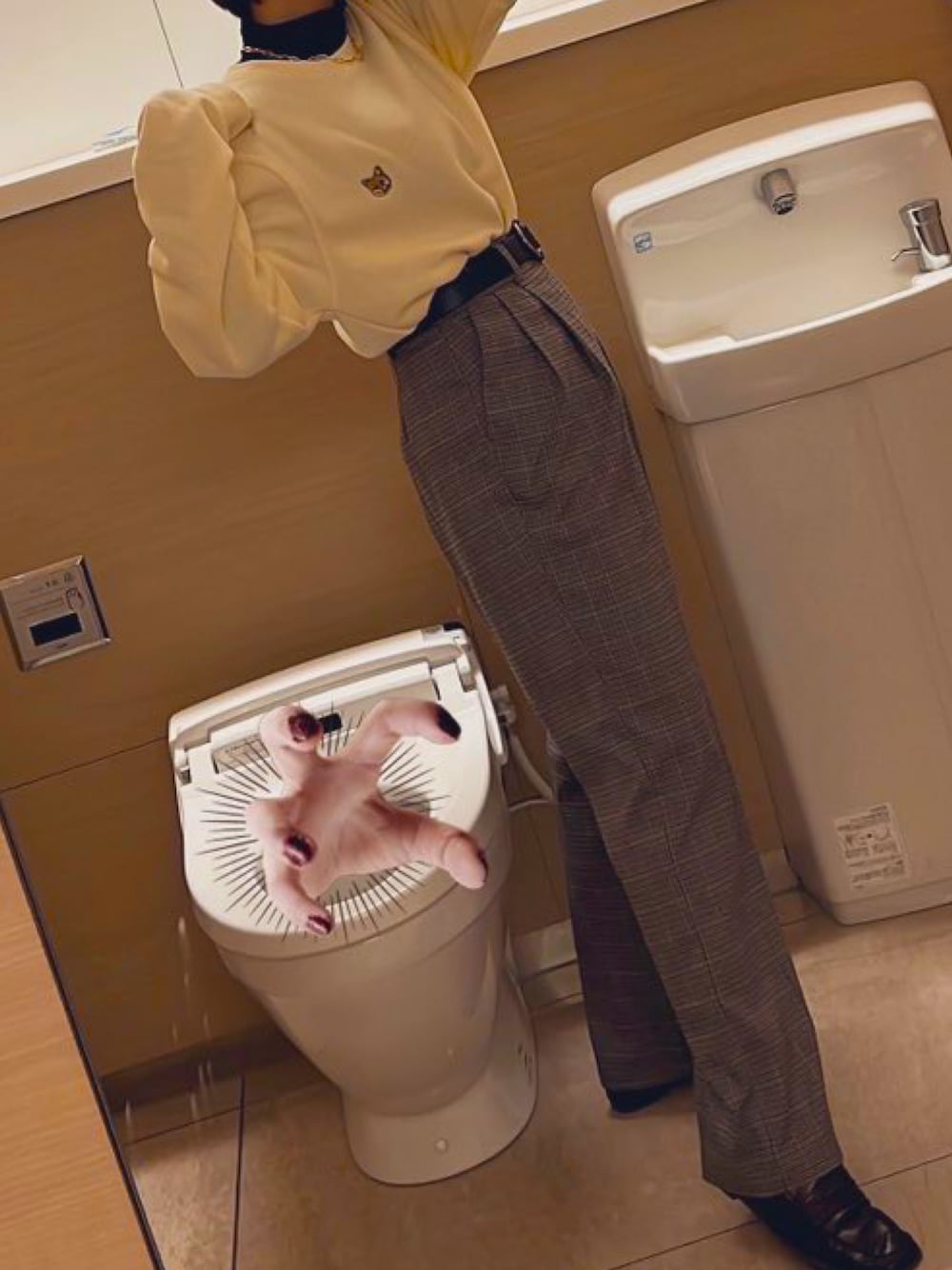 「パンツスタイル、お洒落さんとつながりたい、低身長コーデ、トレーナー、休日コーデ、秋冬コーデ、通勤コーデ」｜「ZIP FIVEの【肉厚】アソートスウェットトレーナー　無地/クマ刺繍/キタキツネ刺繍/左胸英字刺繍【レギュラーサイズ】【ユニセックス】（スウェット、ホワイト系）」を使った、高橋さん（レディース・154cm）の冬コーディネートの1枚目の写真